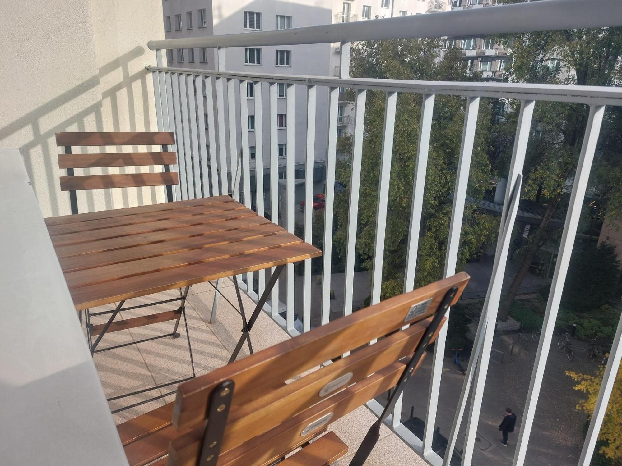 Downtown Elegant & Sunny Near Metro Station