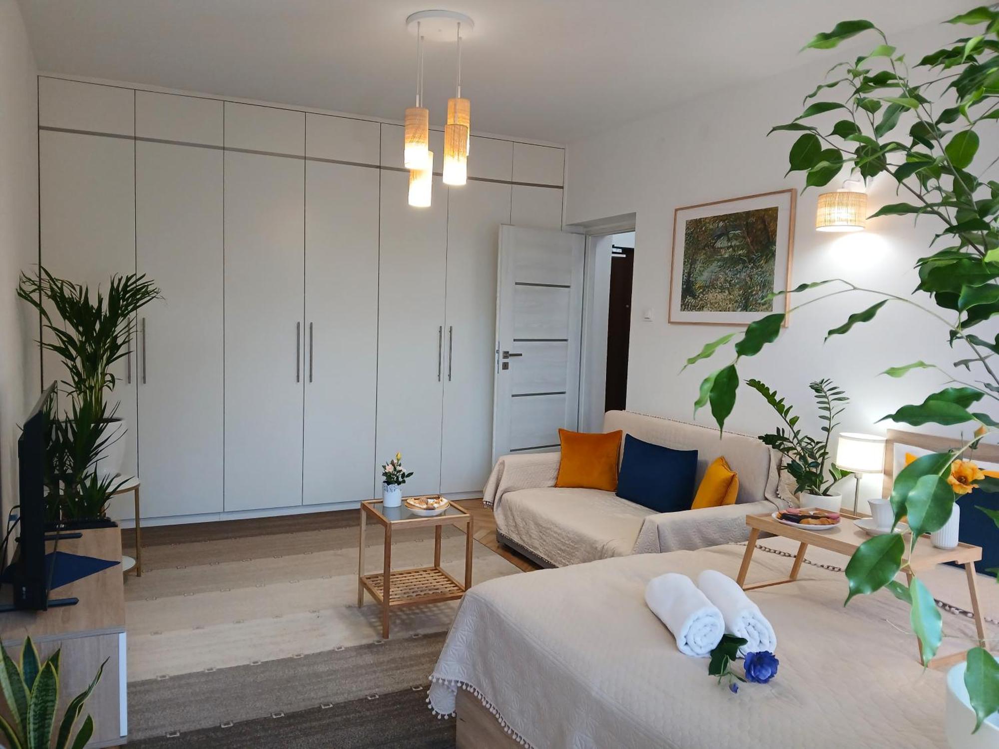 Downtown Elegant & Sunny Near Metro Station *