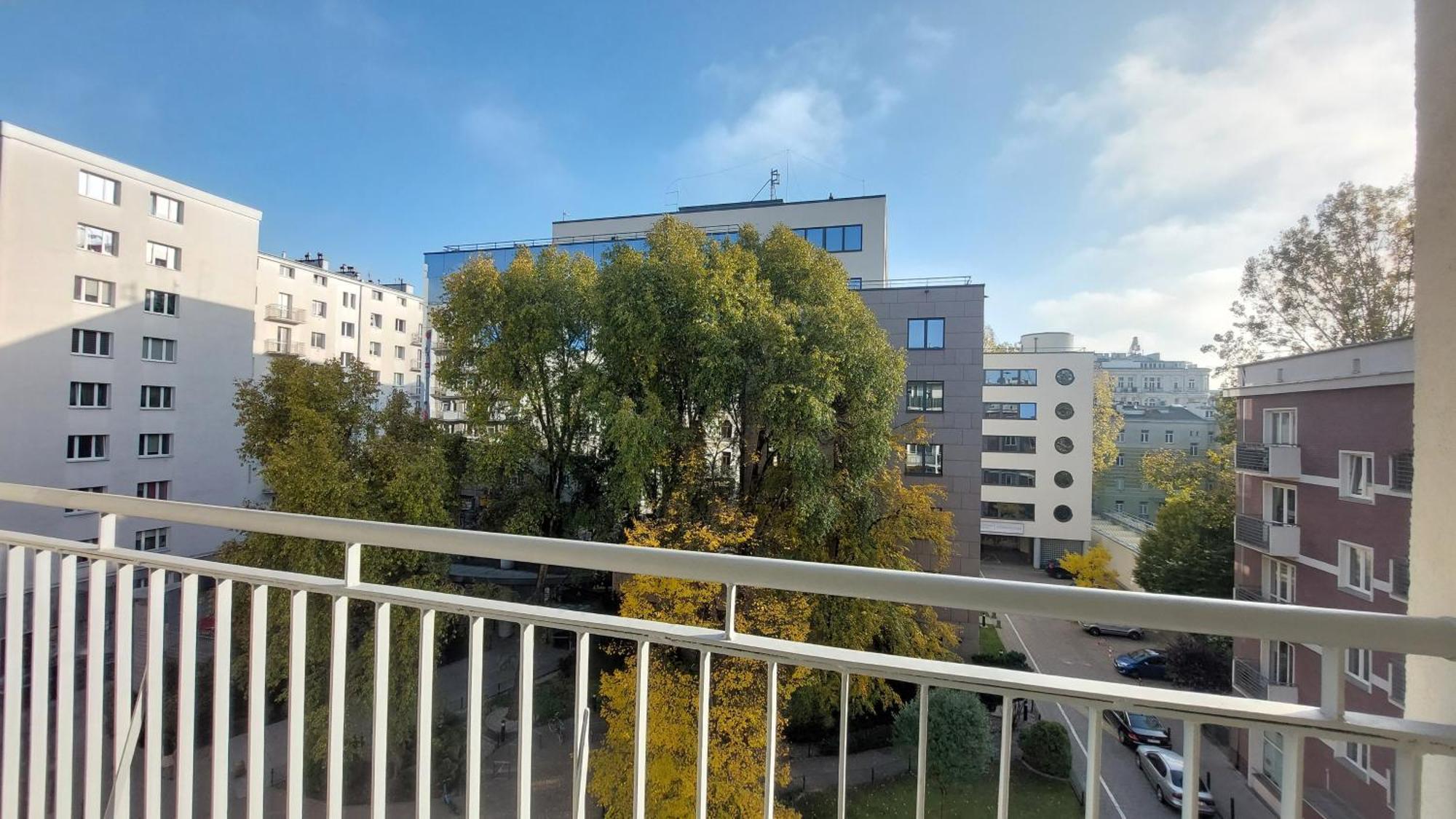 Downtown Elegant & Sunny Near Metro Station * Warschau