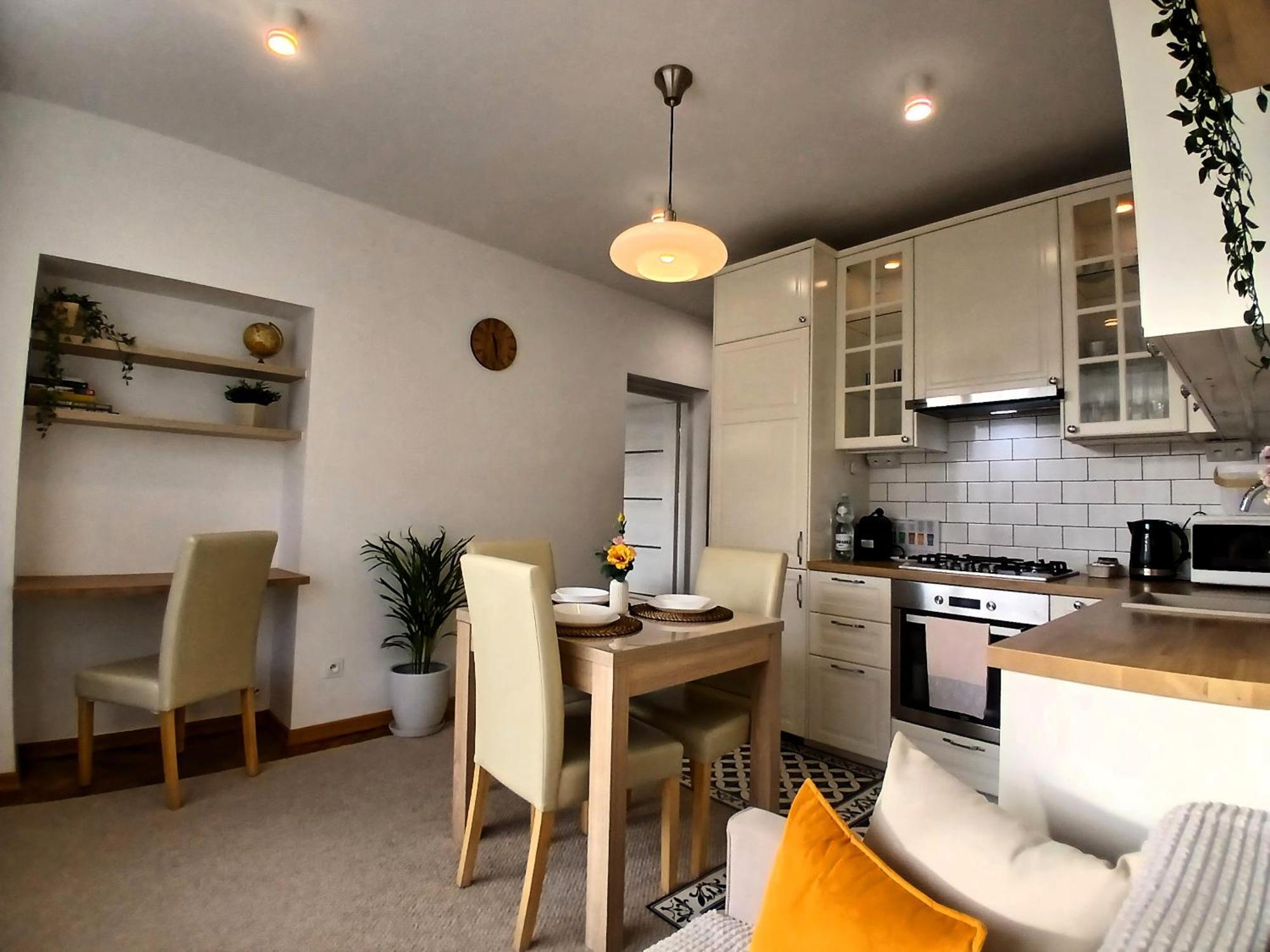 Downtown Elegant & Sunny Near Metro Station Appartement