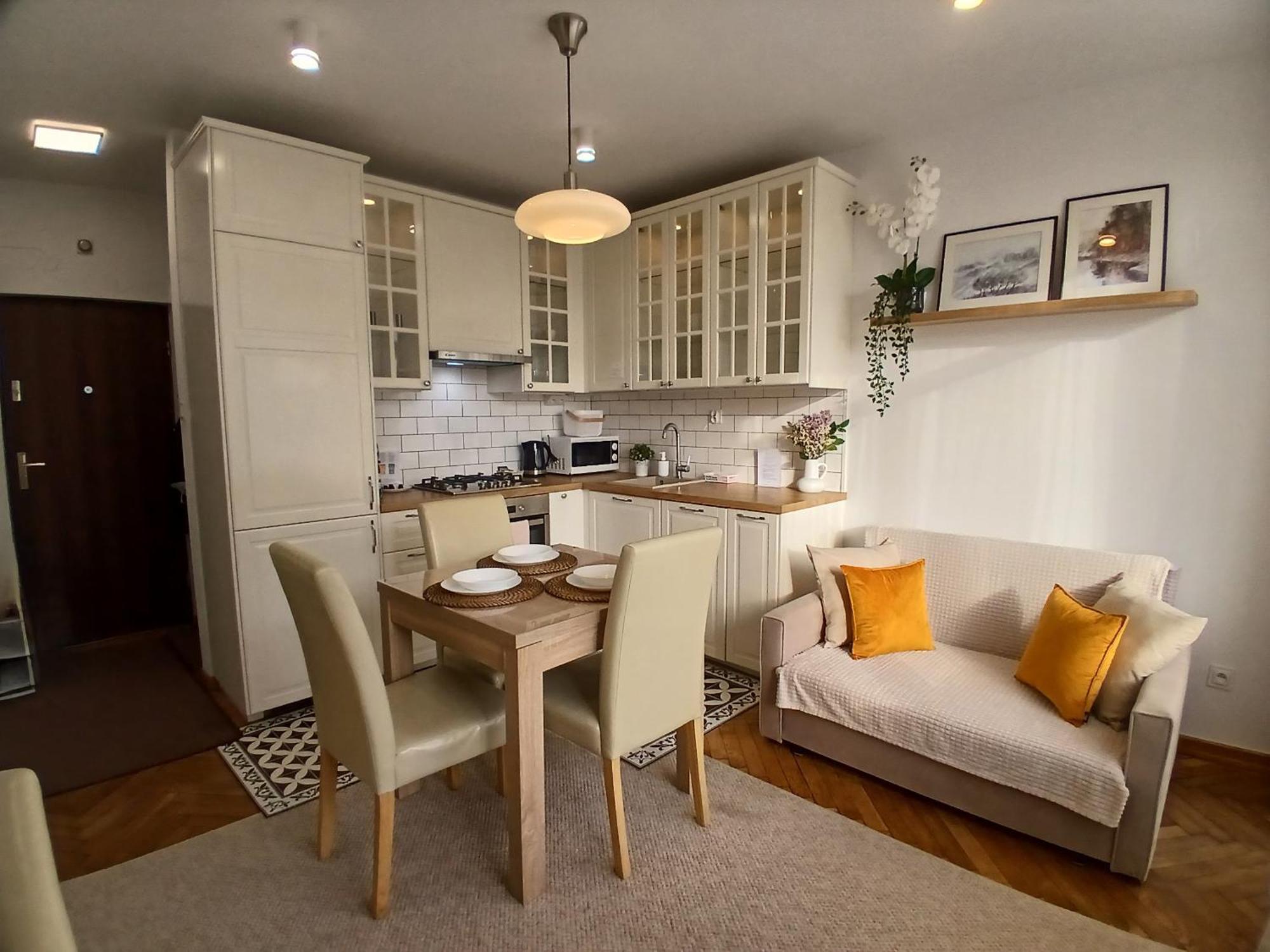 Downtown Elegant & Sunny Near Metro Station Appartement